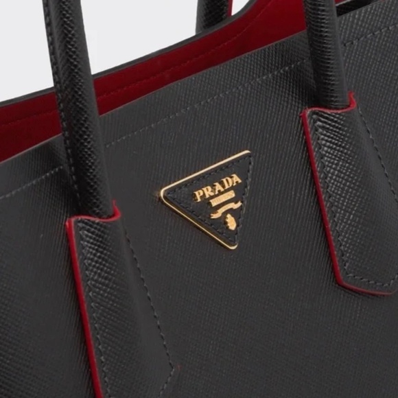 PRADA 100% AUTHENTIC BLACK SAFFIANO LEATHER WITH RED SMOOTH LEATHER INTERIOR - Picture 6 of 9